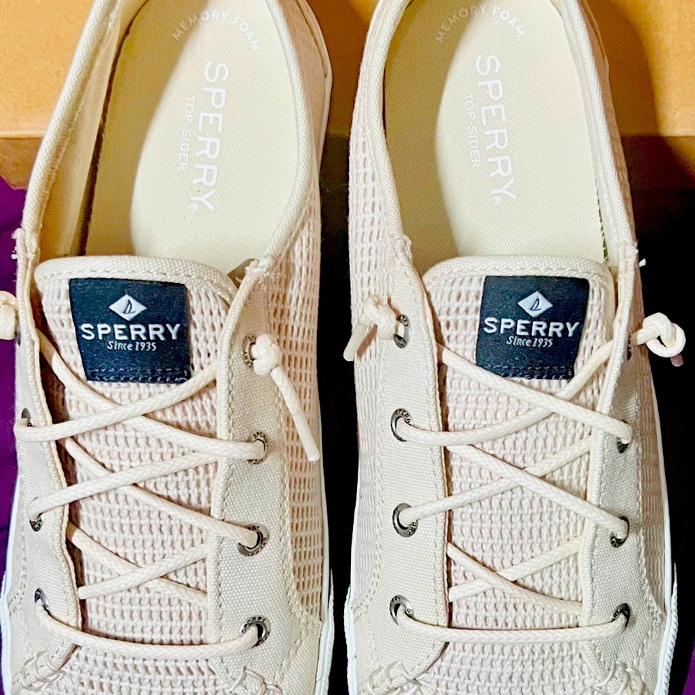 SPERRY SIZE 9 WOMENS SNEAKERS